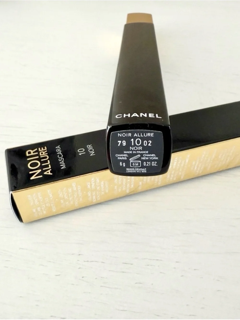 CHANEL noir allure